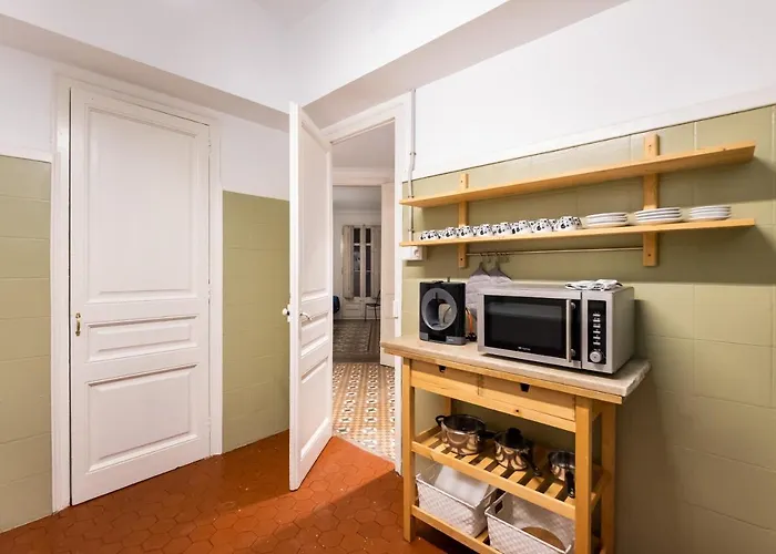 B42 - Modernist Apartment For Large Groups In Eixample