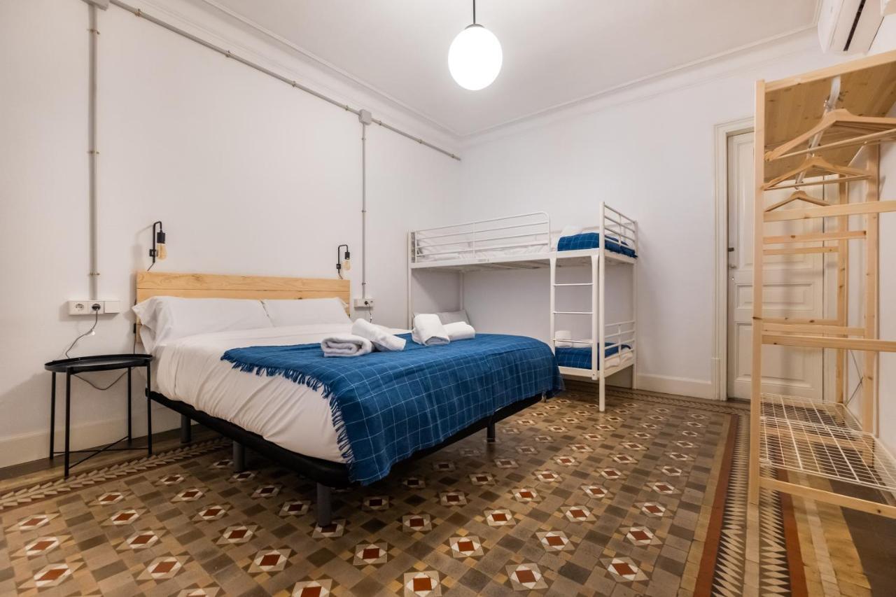 Modernist For Large Groups In Eixample Appartement