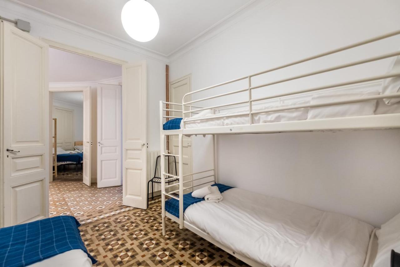 Modernist For Large Groups In Eixample Appartement *