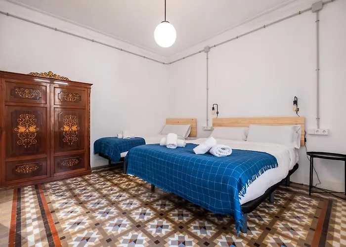 B42 - Modernist Apartment For Large Groups In Eixample