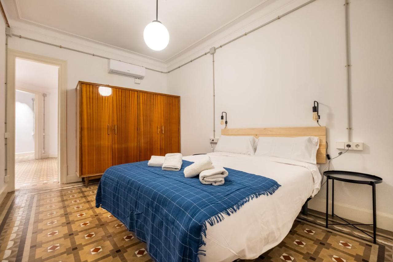Apartment B42 - Modernist For Large Groups In Eixample *