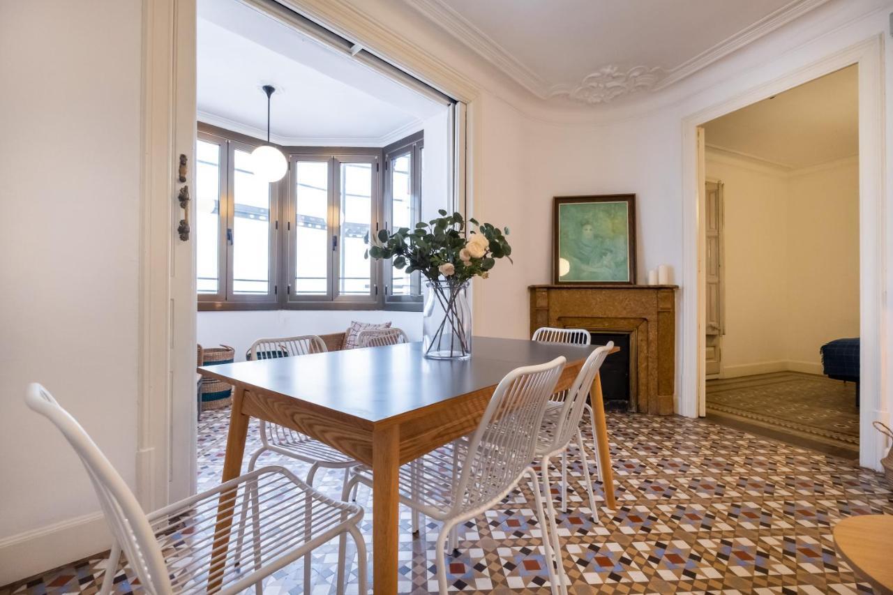 B42 - Modernist For Large Groups In Eixample Apartment Barcelona