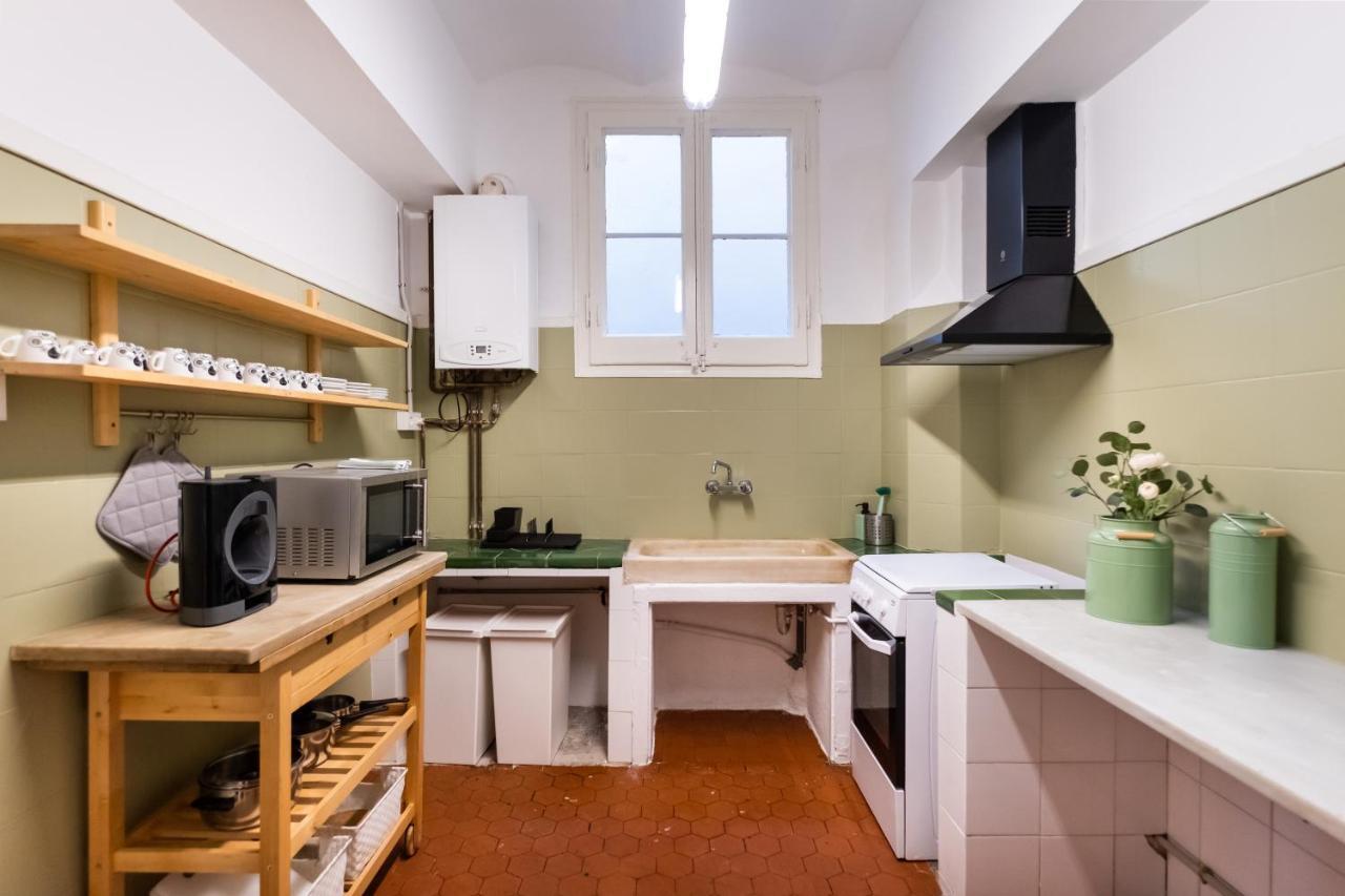 B42 - Modernist For Large Groups In Eixample Apartment Barcelona