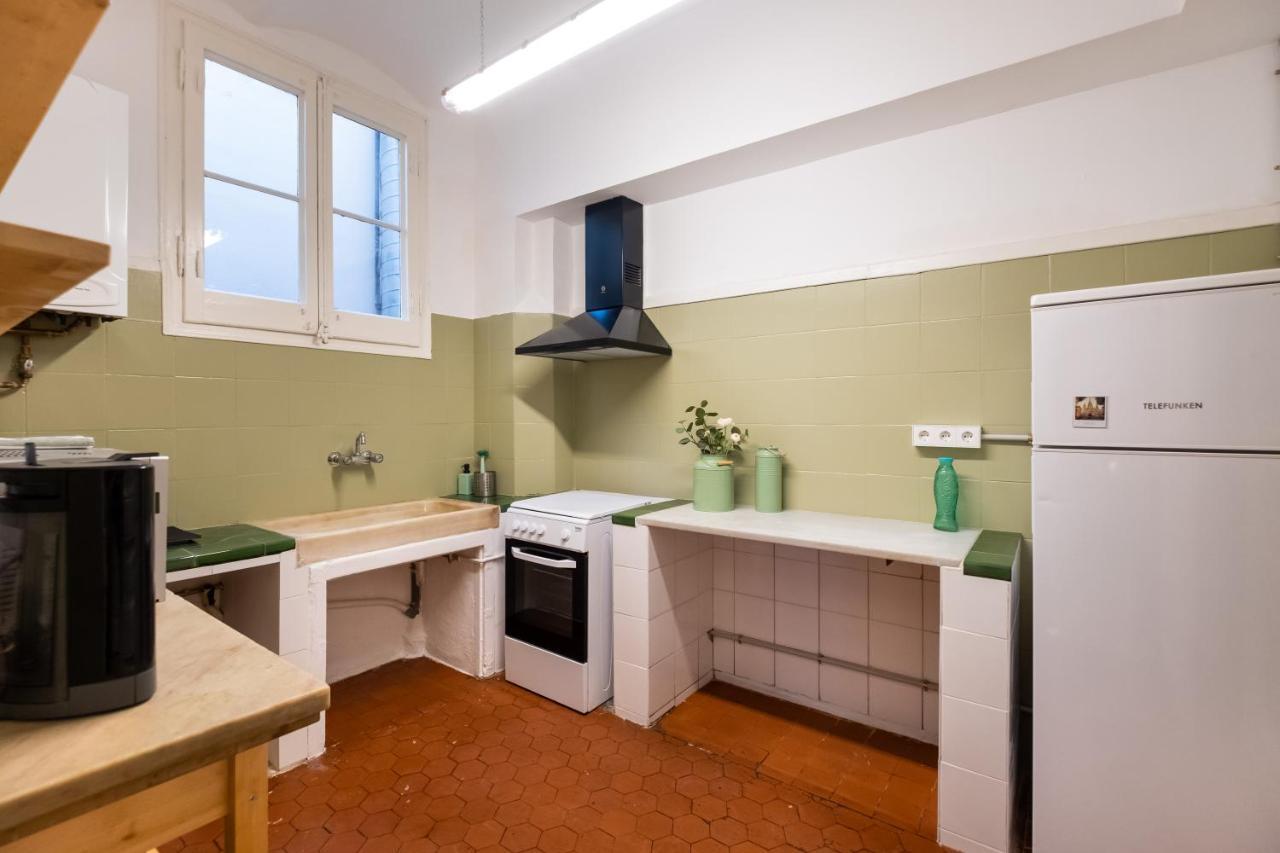 B42 - Modernist For Large Groups In Eixample