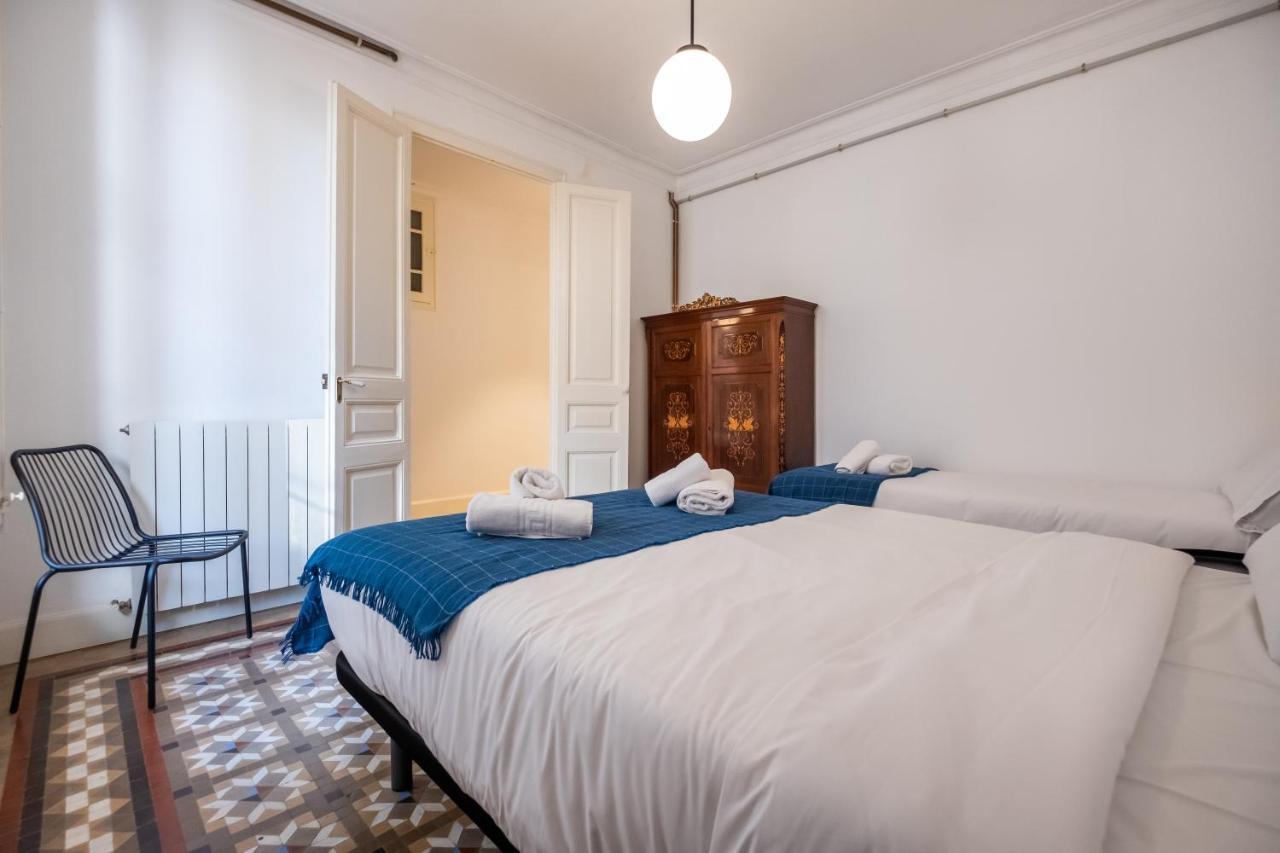 B42 - Modernist For Large Groups In Eixample Apartment