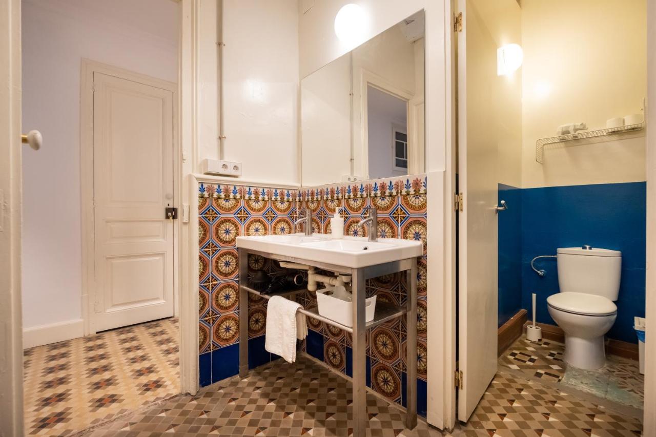 B42 - Modernist For Large Groups In Eixample Apartment Barcelona