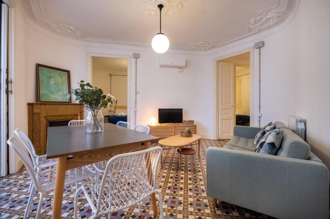 B42 - Modernist For Large Groups In Eixample Apartment *